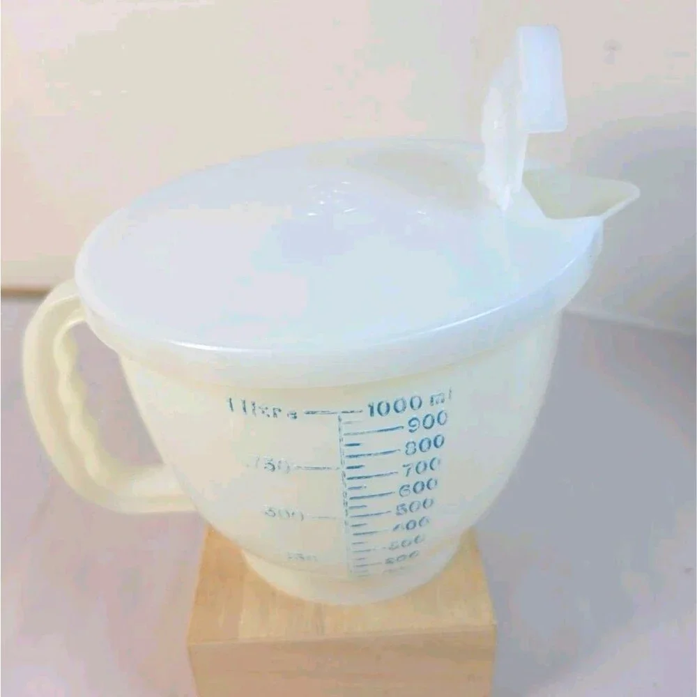 Vintage Tupperware 4 Cup Measuring Pitcher Red Blue 1288 w/Lid Mix N Stor